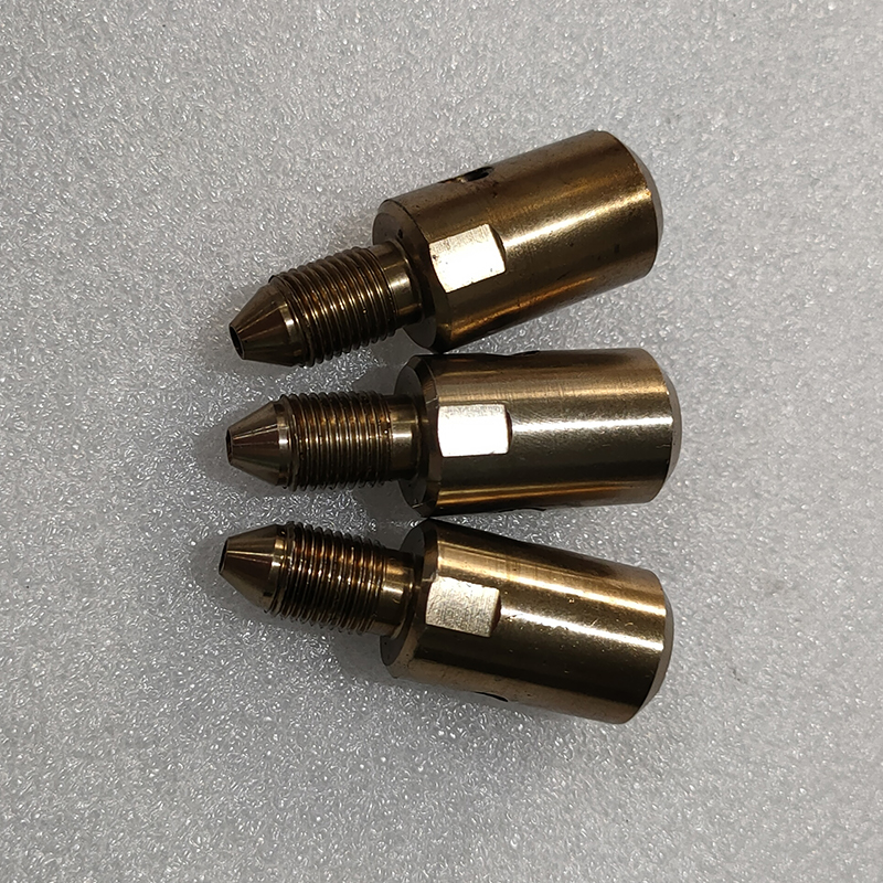 Meaisín níocháin charr ardbhrú ag glanadh comhpháirt rothlach